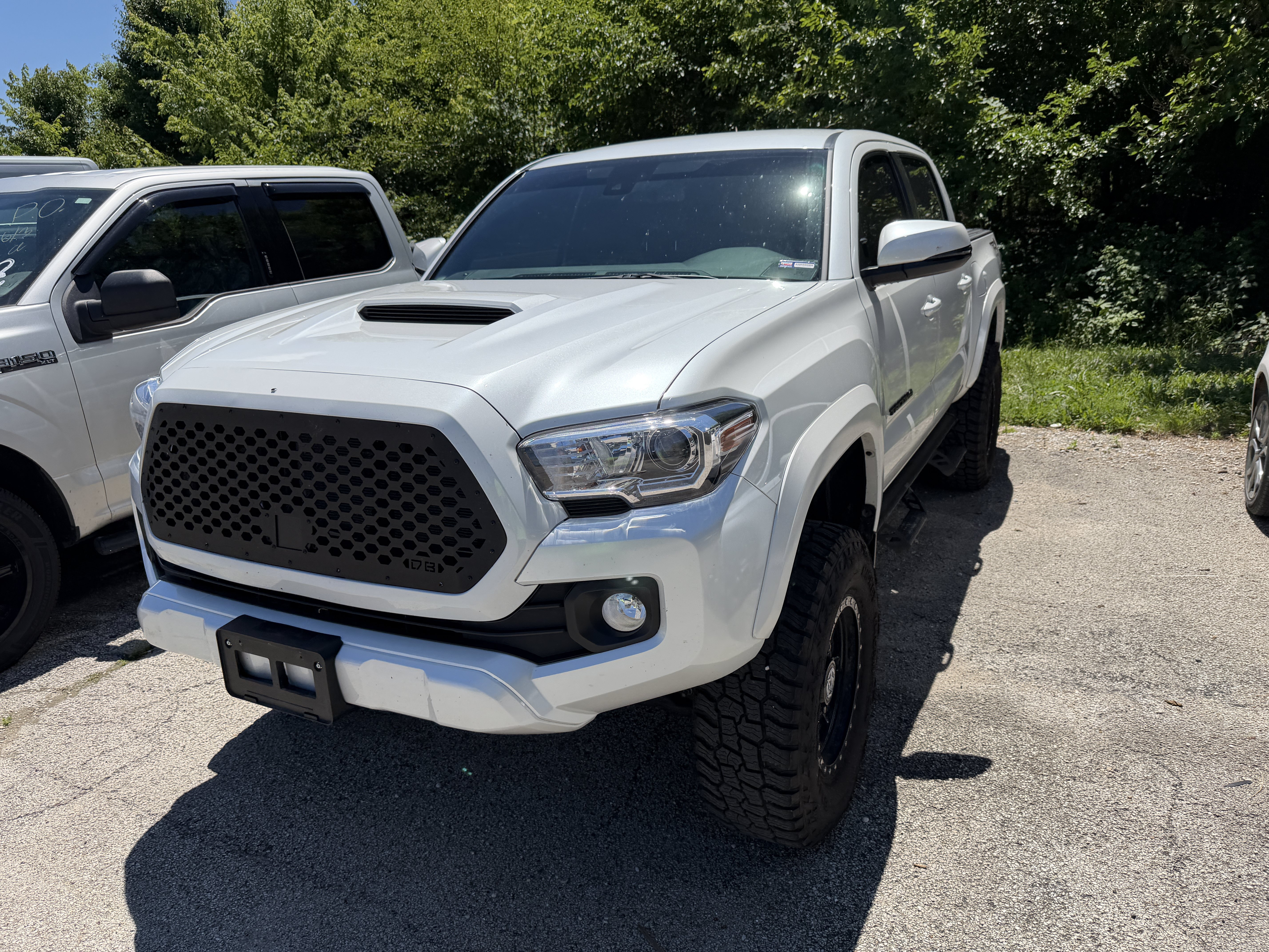 Used 2022 Toyota Tacoma TRD Sport w/ Technology Package AWD/4WD image 4