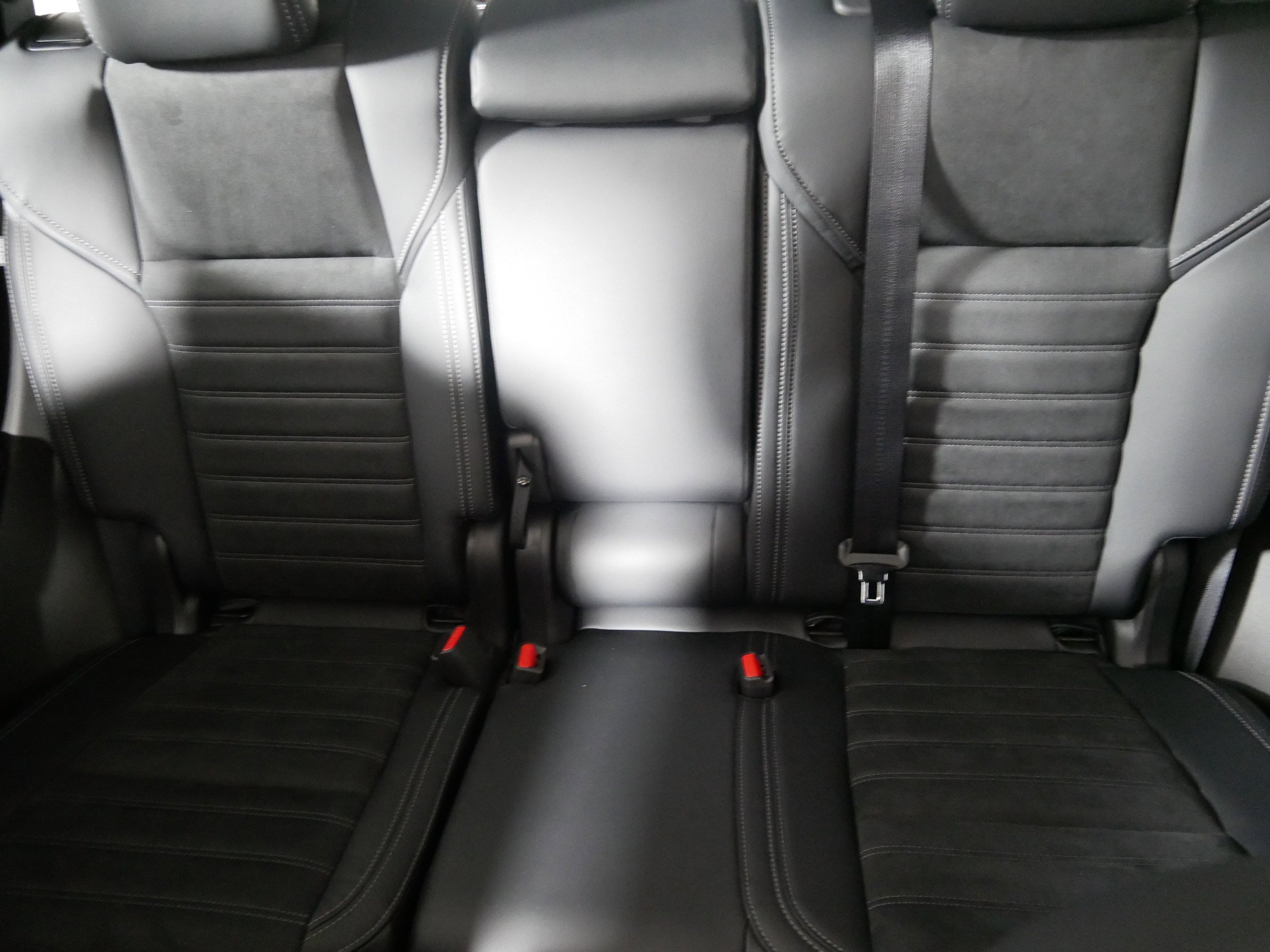 New 2025 Mitsubishi Outlander SE image 3