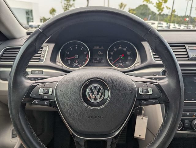 Used 2018 Volkswagen Passat 2.0T R-Line FWD image 25