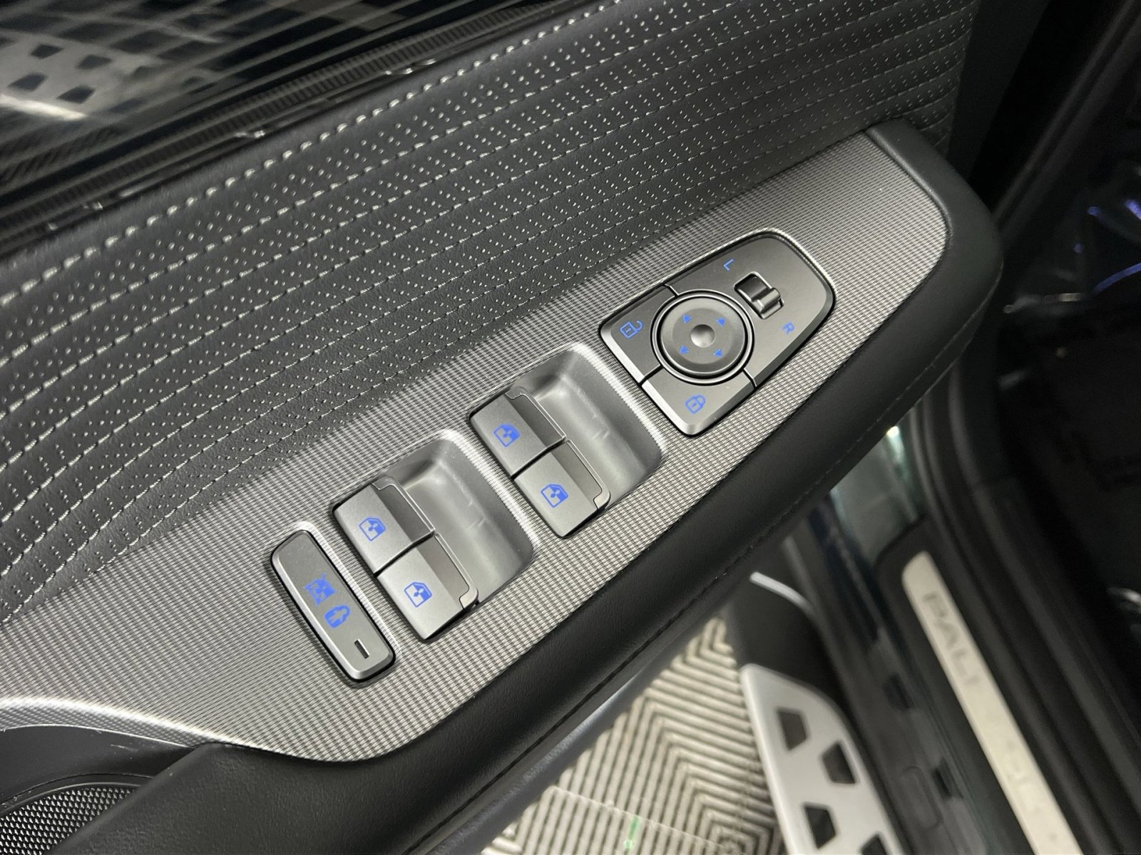 Used 2023 Hyundai Palisade Calligraphy image 15