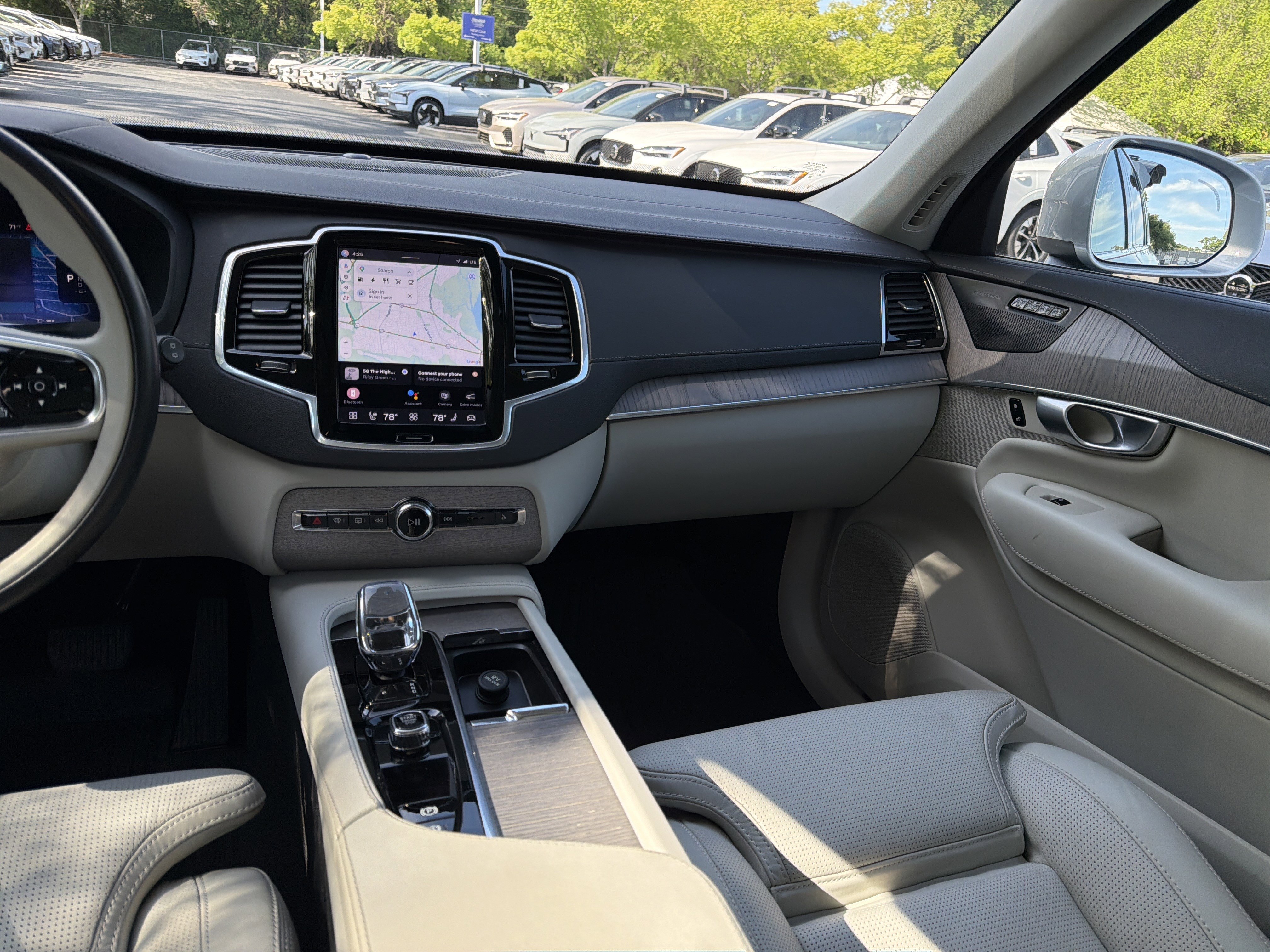 Certified 2024 Volvo XC90 T8 Ultimate w/ Protection Package Premier image 31