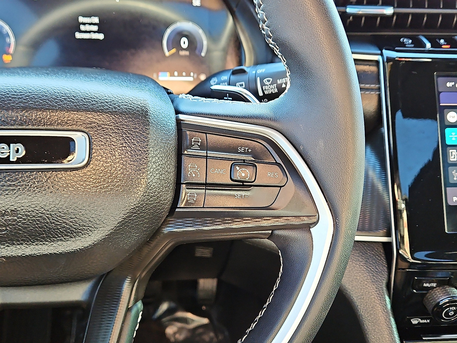 Used 2024 Jeep Grand Cherokee Altitude image 17