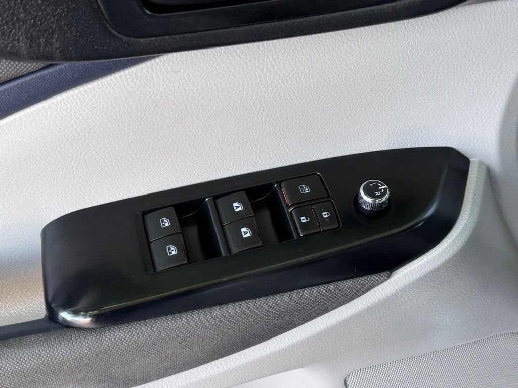 Used 2016 Toyota Highlander LE AWD/4WD image 15