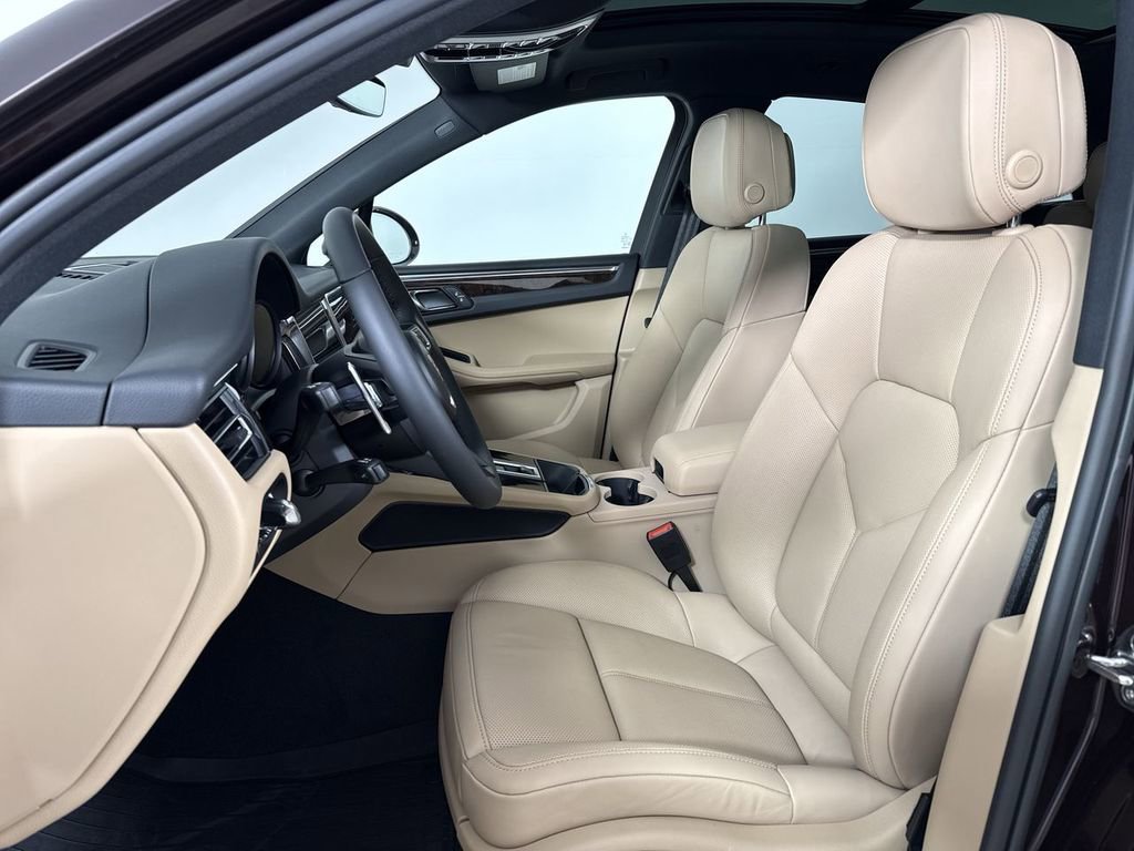 New 2026 Porsche Macan AWD/4WD image 5