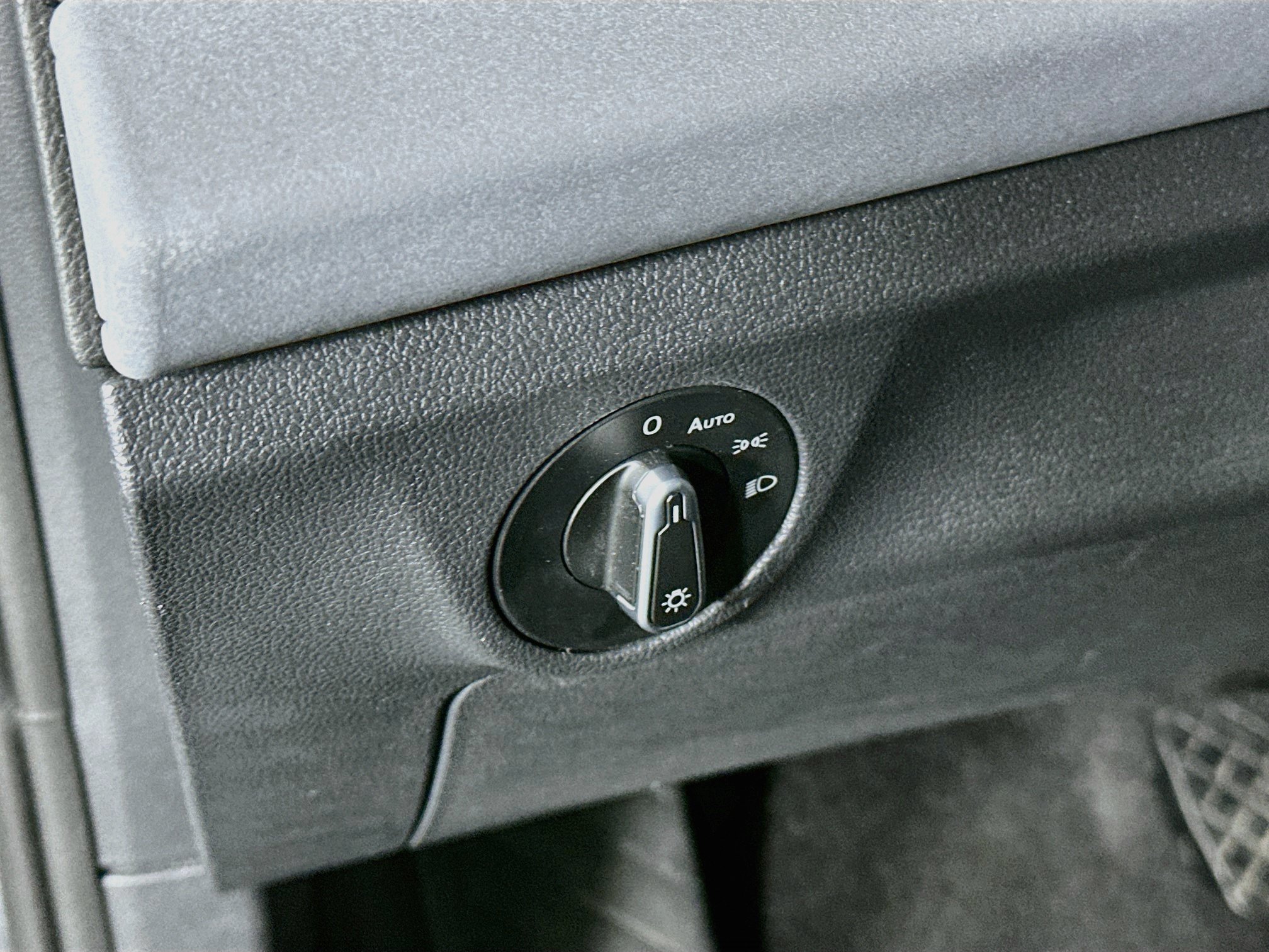 Used 2025 Volkswagen Jetta SE FWD image 17