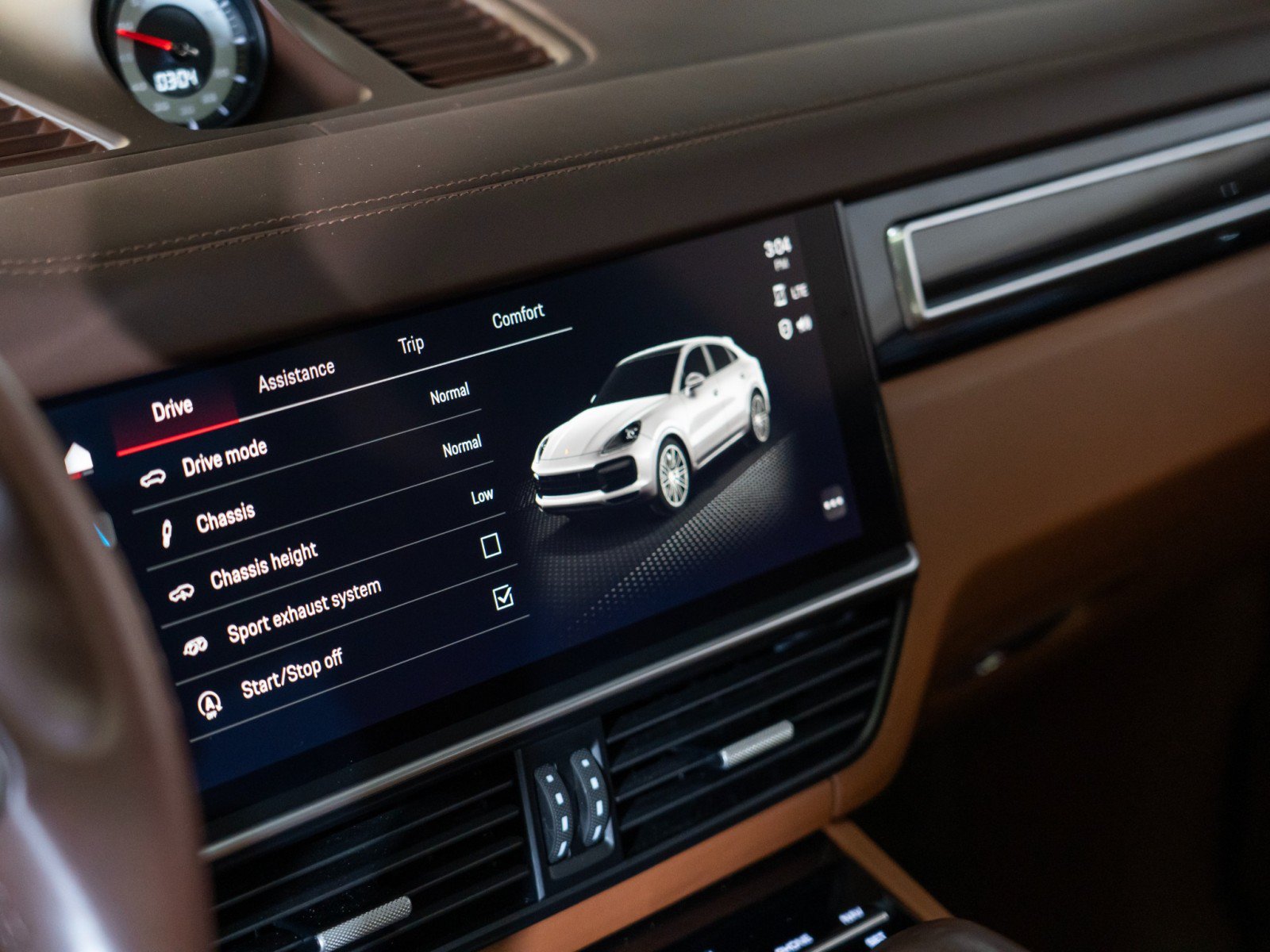 Certified 2023 Porsche Cayenne GTS AWD/4WD image 22