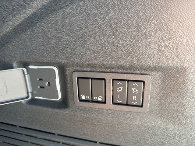 New 2026 GMC Yukon Elevation image 13