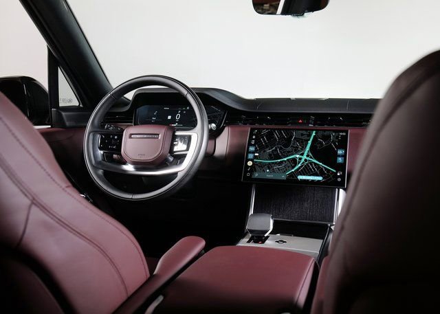 New 2025 Land Rover Range Rover SE image 15
