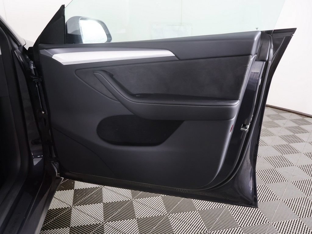 Used 2024 Tesla Model Y Long Range AWD/4WD image 27