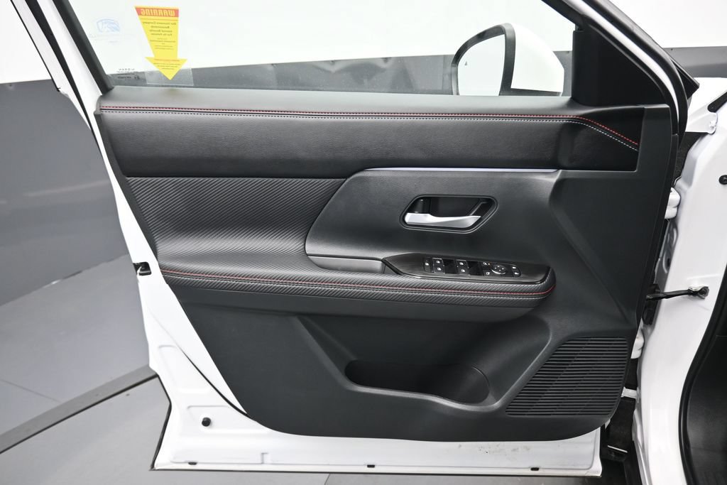 Used 2025 Nissan Kicks SR FWD image 9