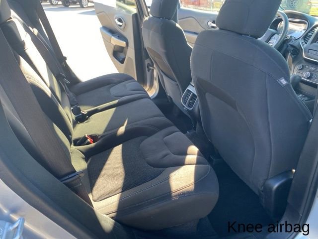 Used 2019 Jeep Cherokee Latitude w/ Popular Appearance Group image 26