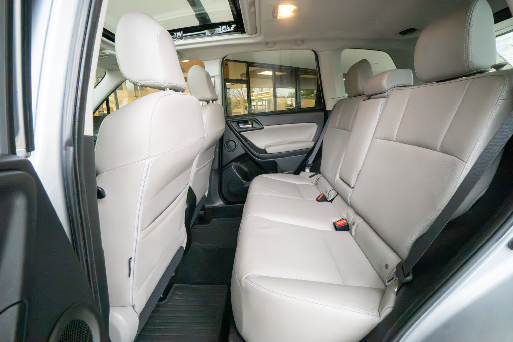 Used 2015 Subaru Forester 2.5i Touring w/ Eyesight & Navigation System AWD/4WD image 16