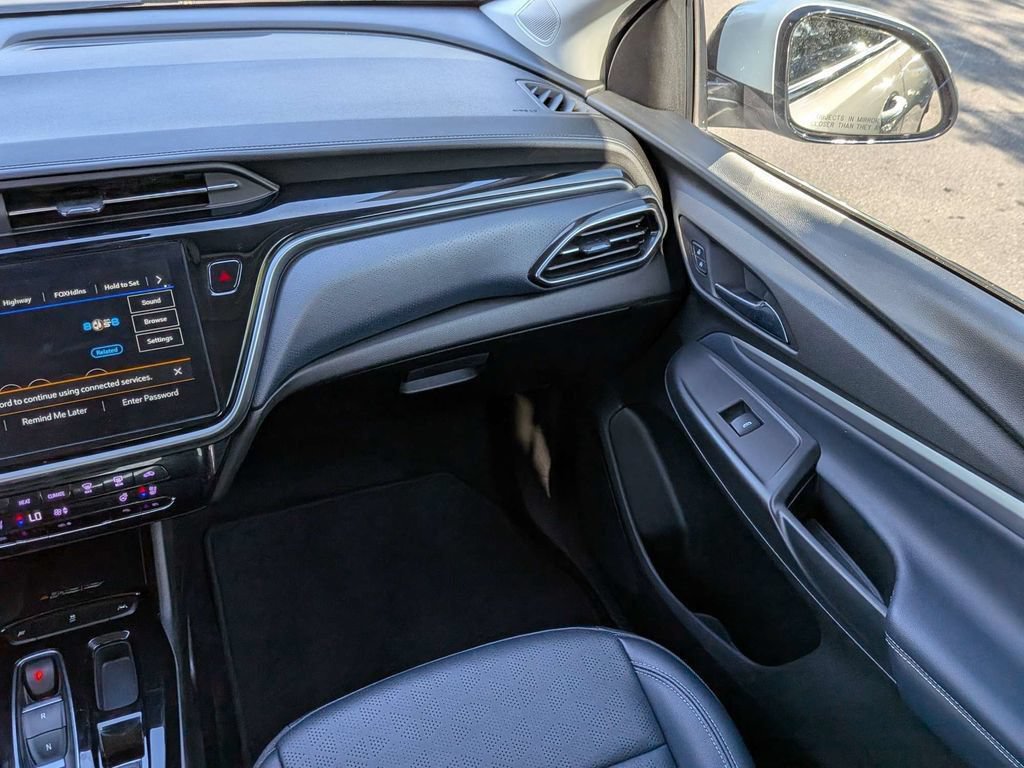 Used 2023 Chevrolet Bolt EUV Premier FWD image 17
