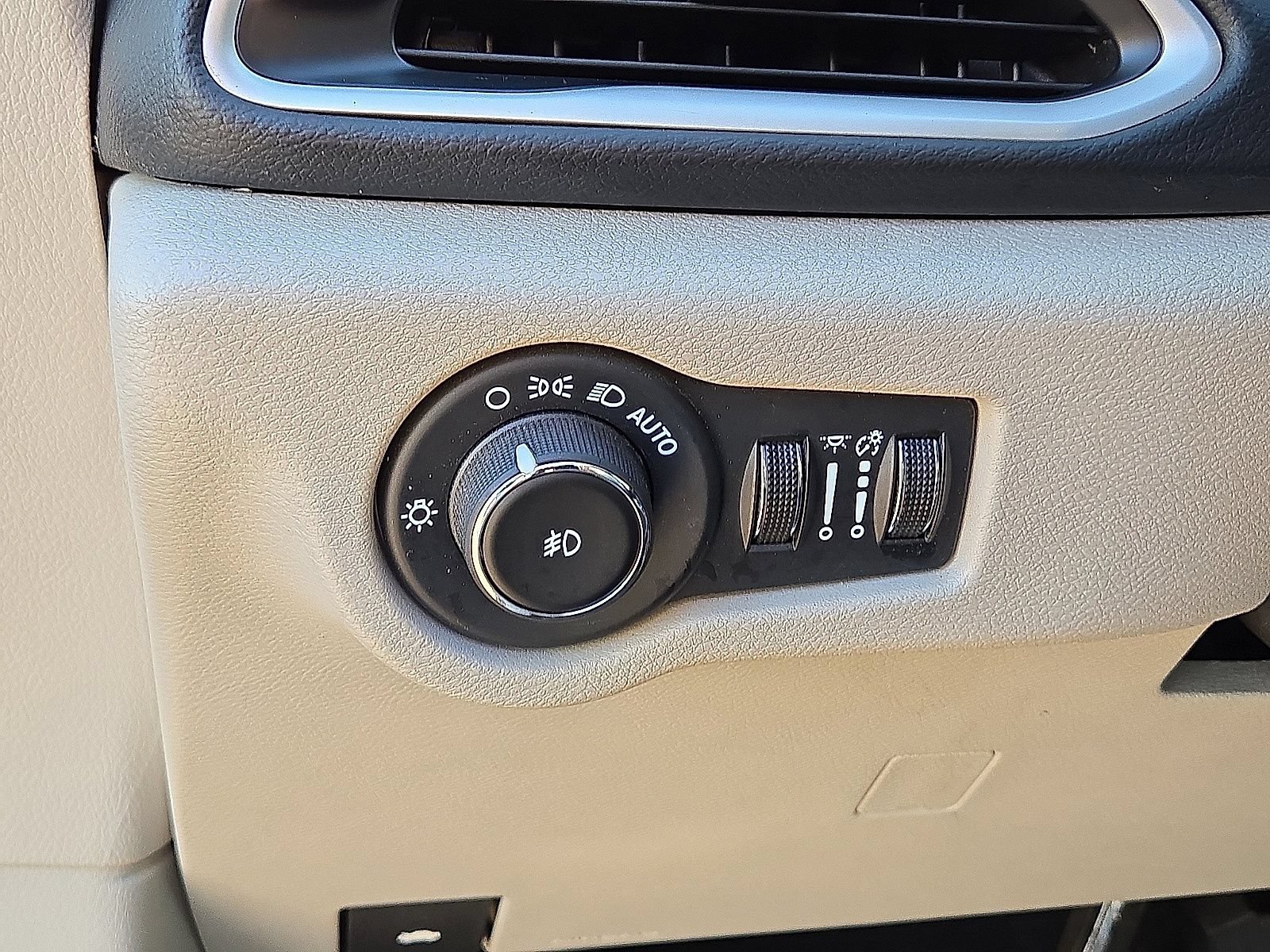 Used 2023 Chrysler Pacifica Touring-L FWD image 24