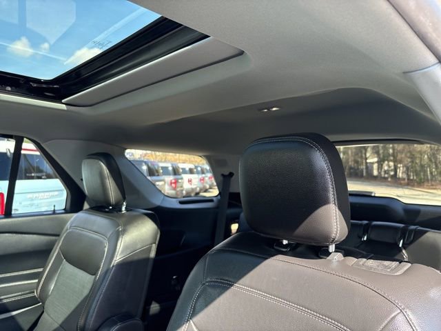 Used 2022 Ford Explorer Limited w/ Equipment Group 301A image 34