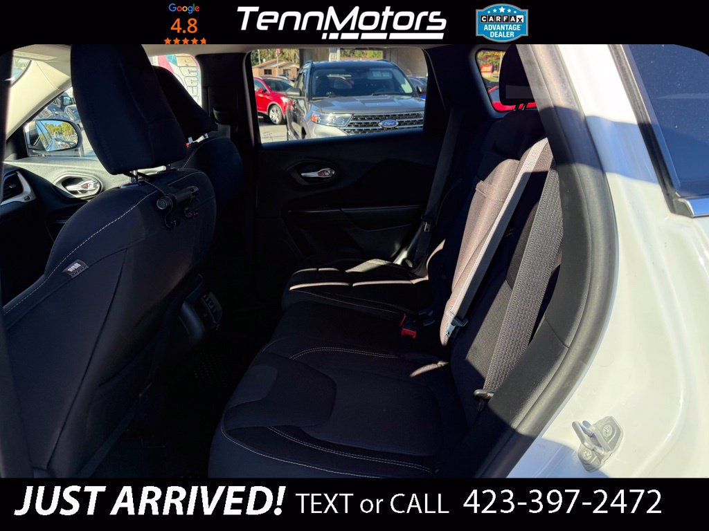Used 2015 Jeep Cherokee Latitude w/ Comfort/Convenience Group FWD image 12