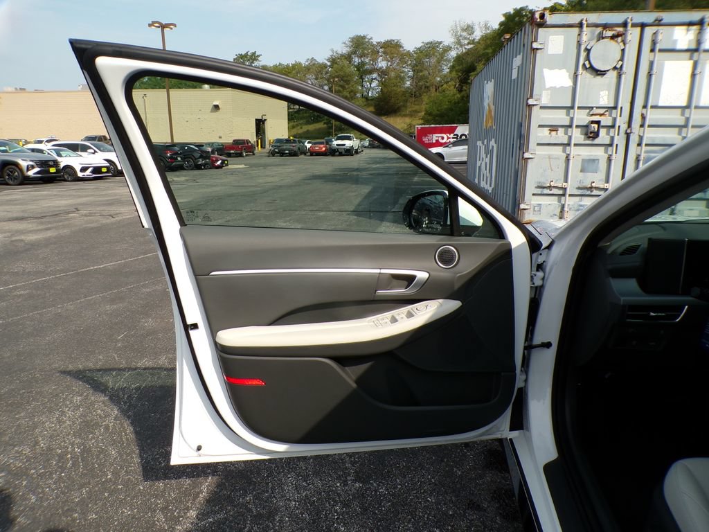 New 2026 Hyundai Sonata SEL AWD/4WD image 28