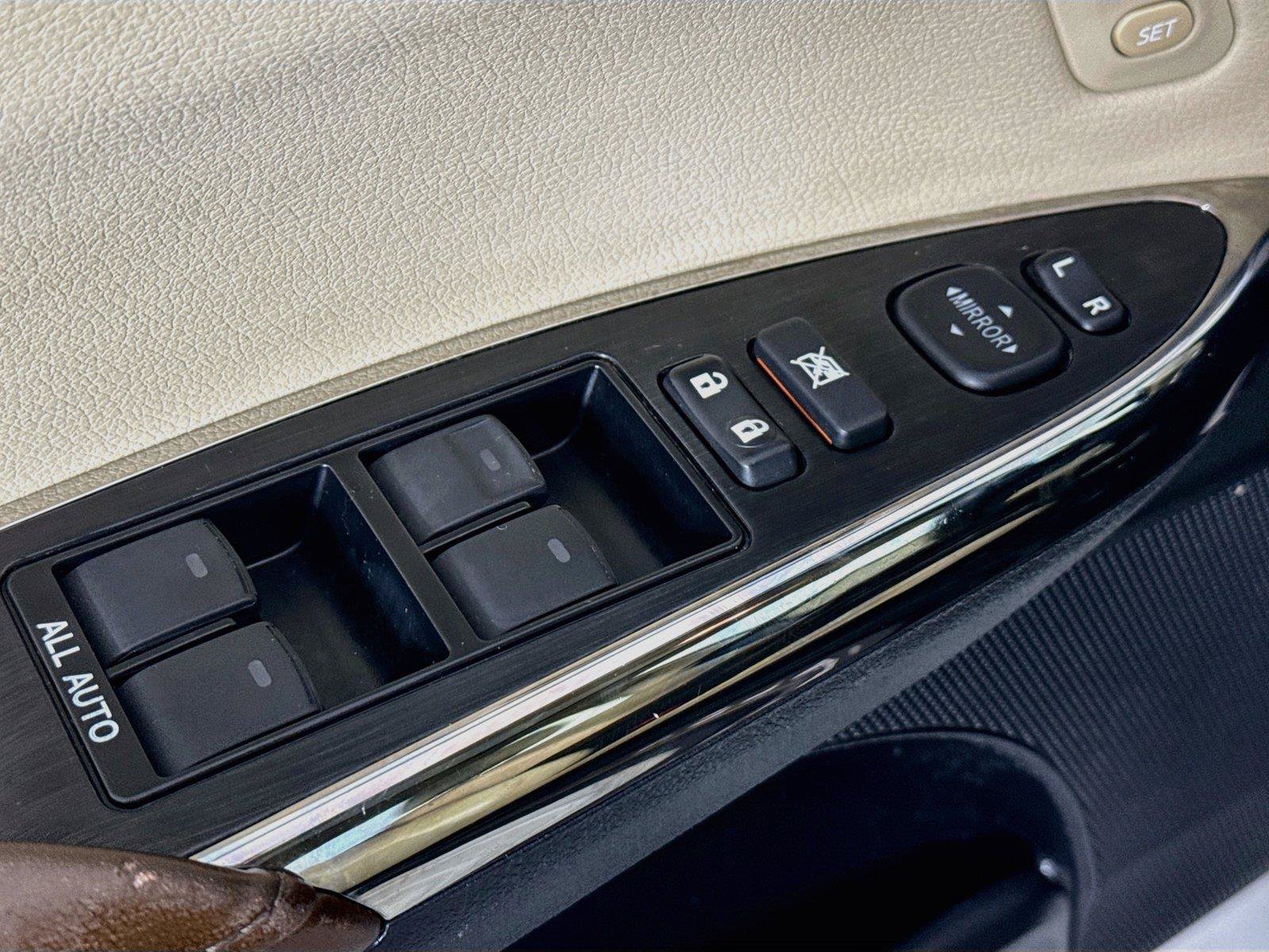 Used 2013 Toyota Avalon Limited FWD image 29