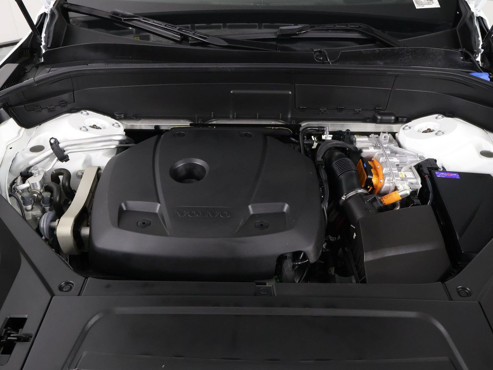 Certified 2023 Volvo XC90 T8 Ultimate AWD/4WD image 24