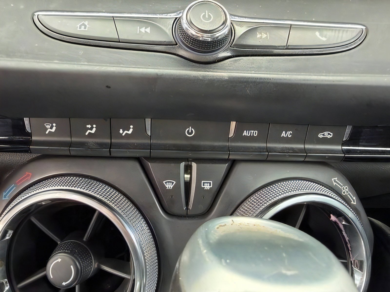 Used 2021 Chevrolet Camaro LT image 24