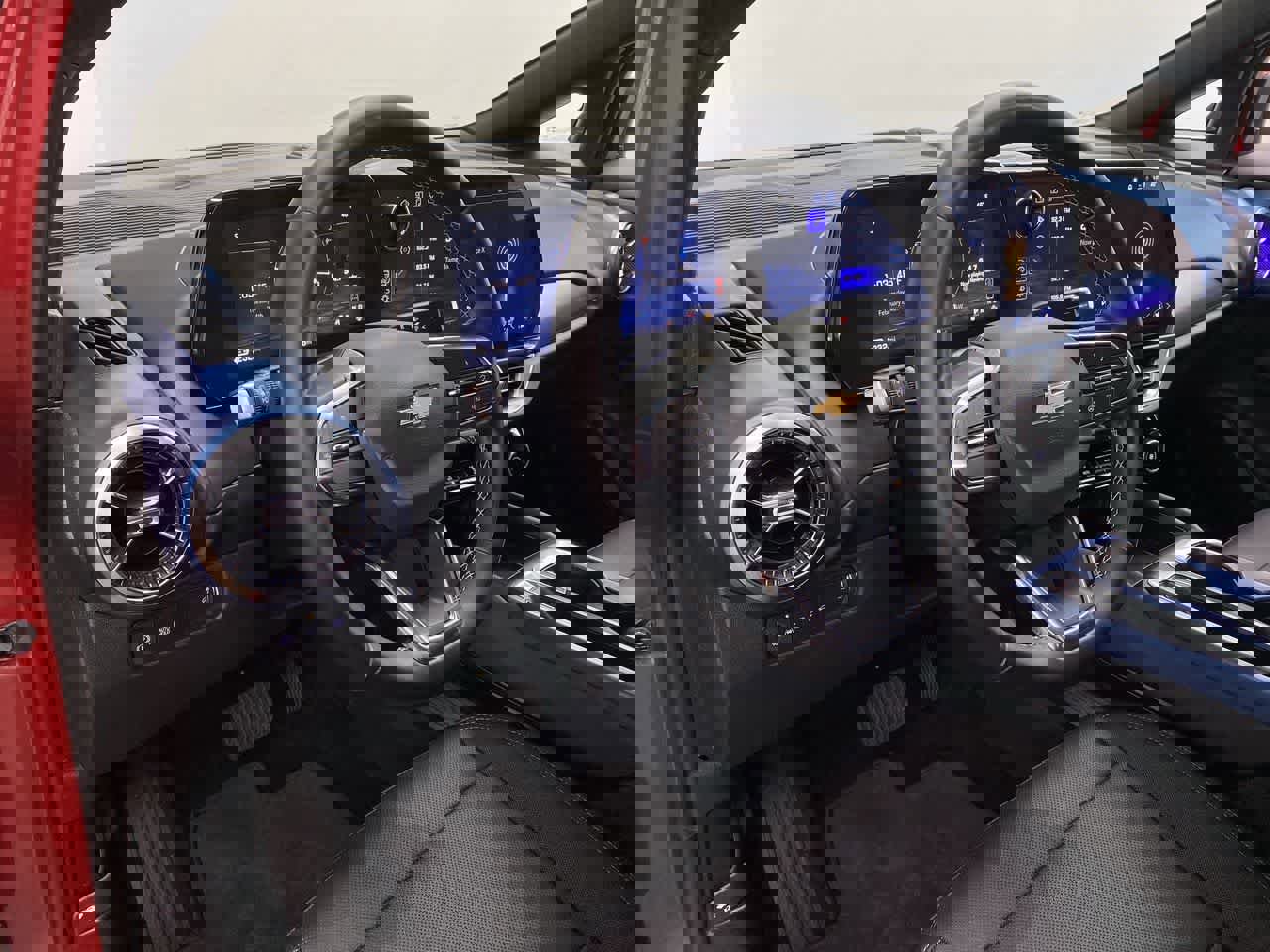 Used 2025 Chevrolet Equinox EV LT w/ Convenience Package image 2