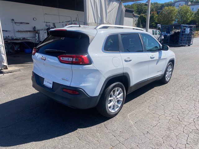 Used 2017 Jeep Cherokee Latitude w/ Comfort/Convenience Group FWD image 5