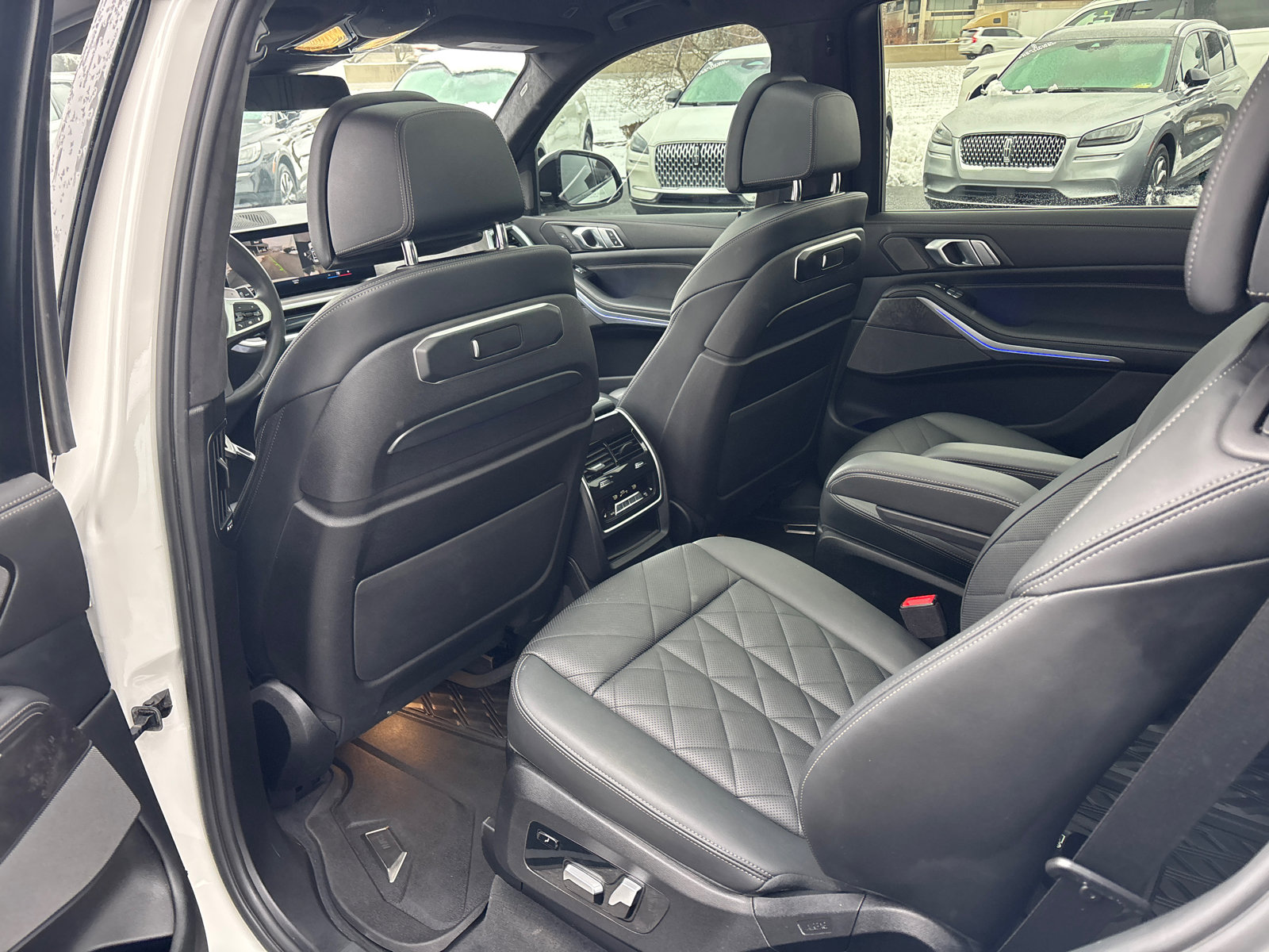 Used 2023 BMW X7 xDrive40i w/ M Sport Package image 27