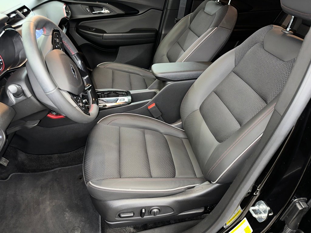 Certified 2023 Chevrolet TrailBlazer RS w/ Convenience Package image 2