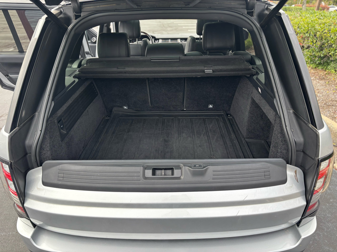 Used 2017 Land Rover Range Rover HSE image 14