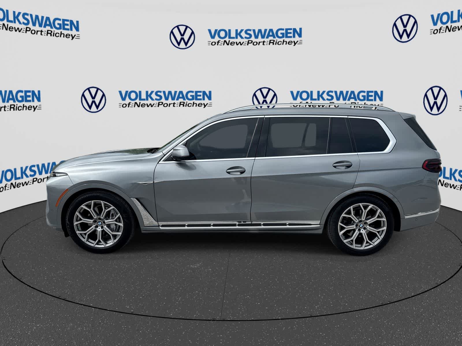 Used 2024 BMW X7 xDrive40i AWD/4WD image 11