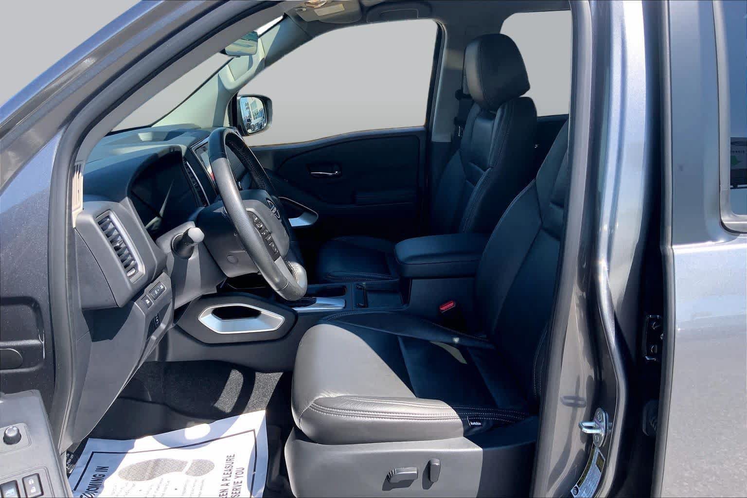 Used 2022 Nissan Frontier SV w/ Technology Package RWD image 8