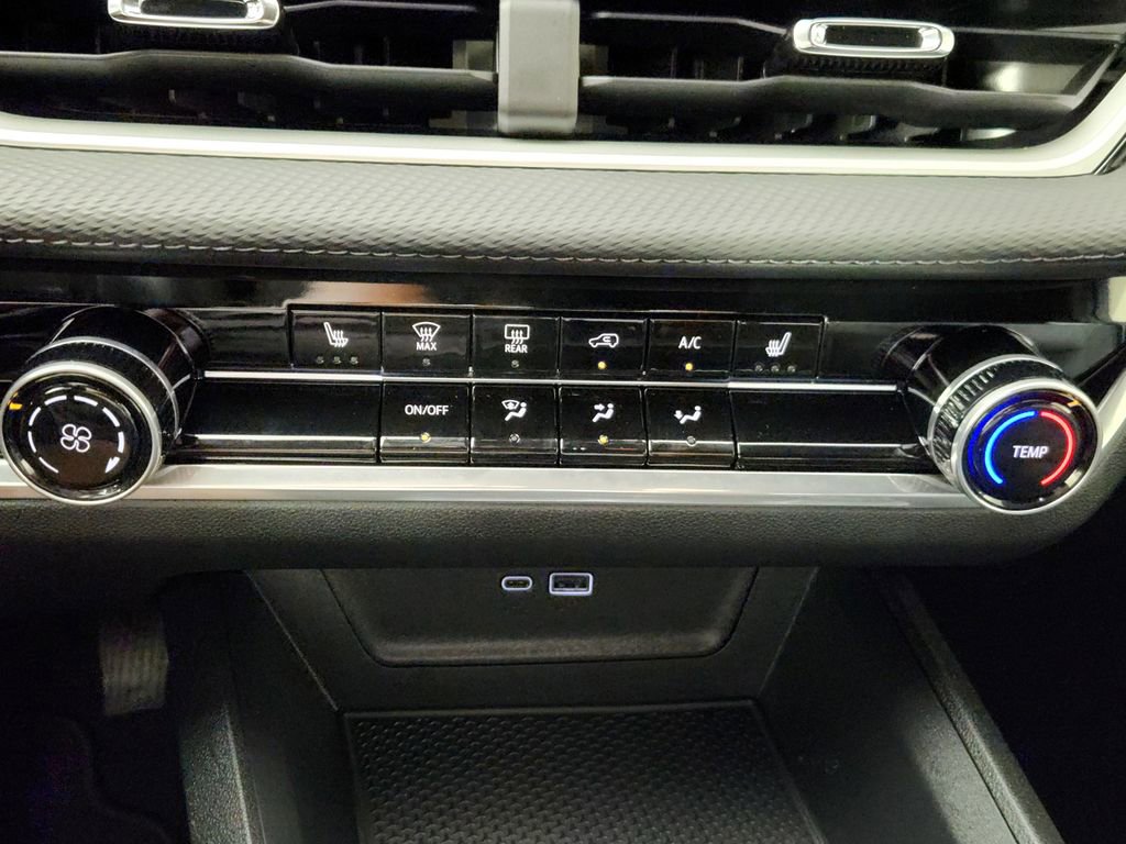 New 2026 Chevrolet Equinox LT w/ Safety and Technology Package FWD image 19