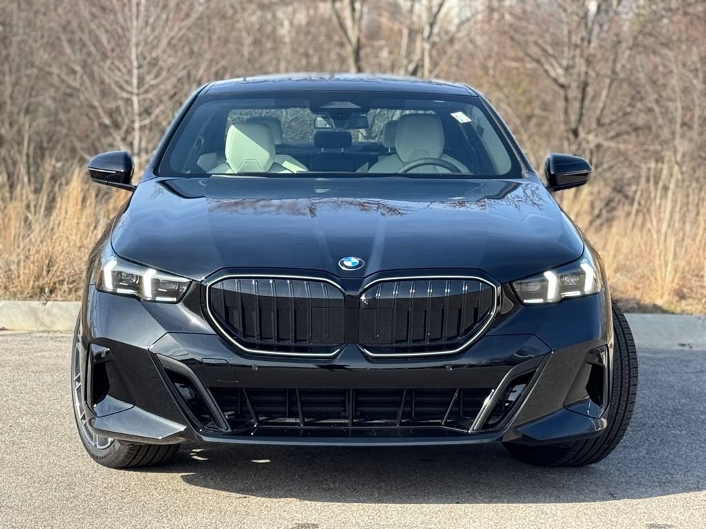 Used 2026 BMW 530i xDrive w/ M Sport Package AWD/4WD image 2