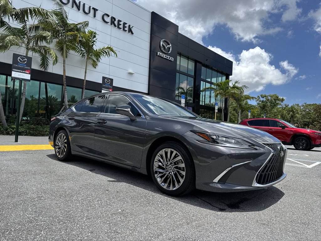 Used 2024 Lexus ES 300h Ultra Luxury w/ Accessory Package (Z2) FWD image 22