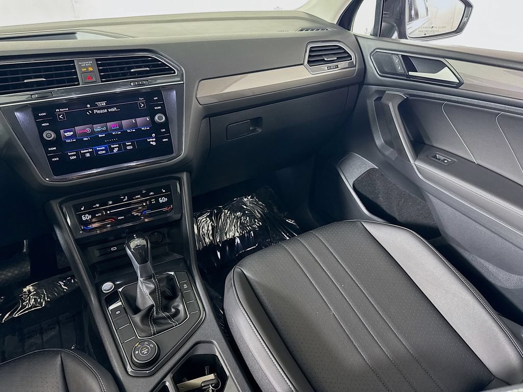 Used 2022 Volkswagen Tiguan SE AWD/4WD image 22