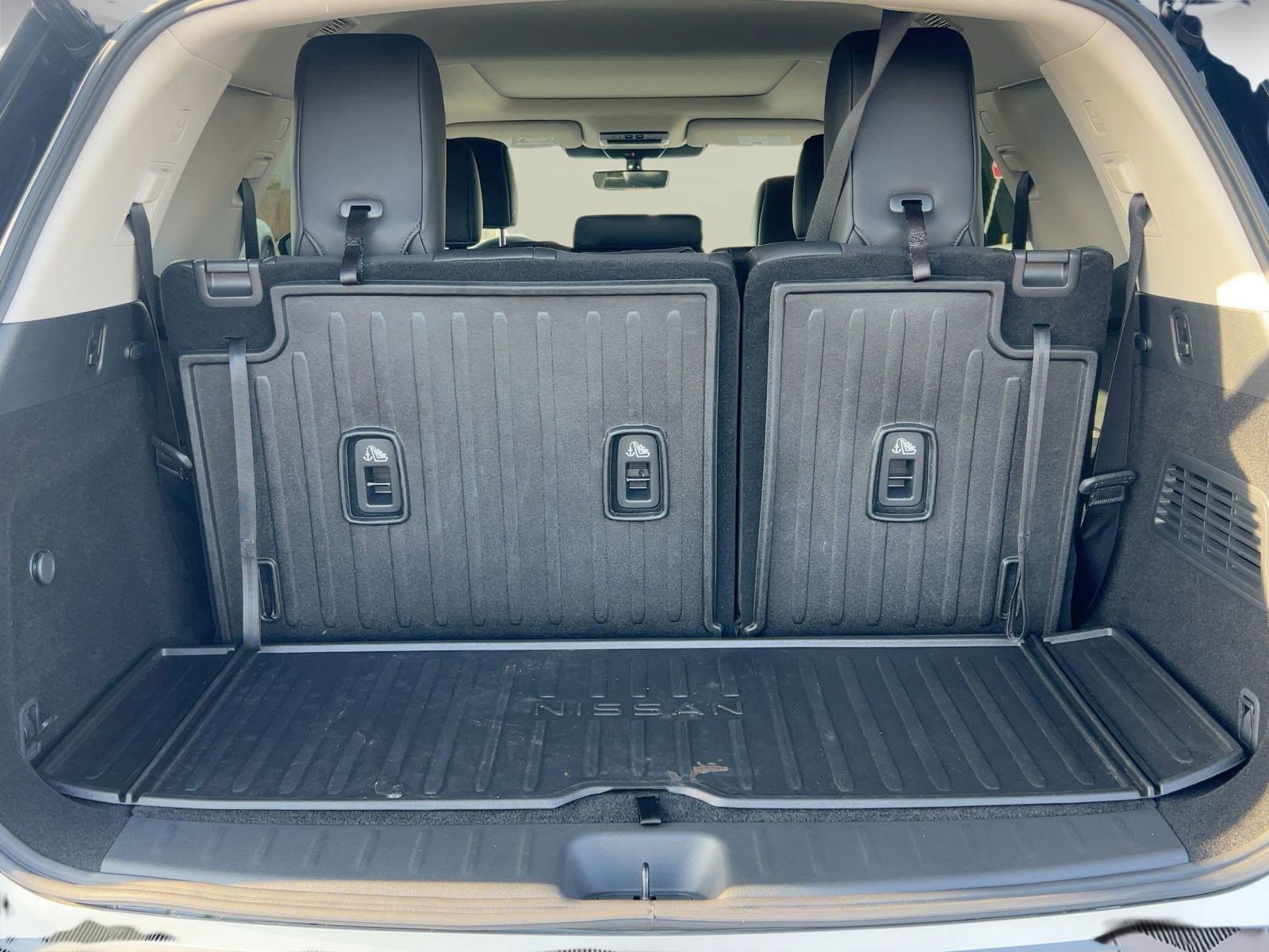 Used 2024 Nissan Pathfinder Platinum w/ Cargo Package image 29