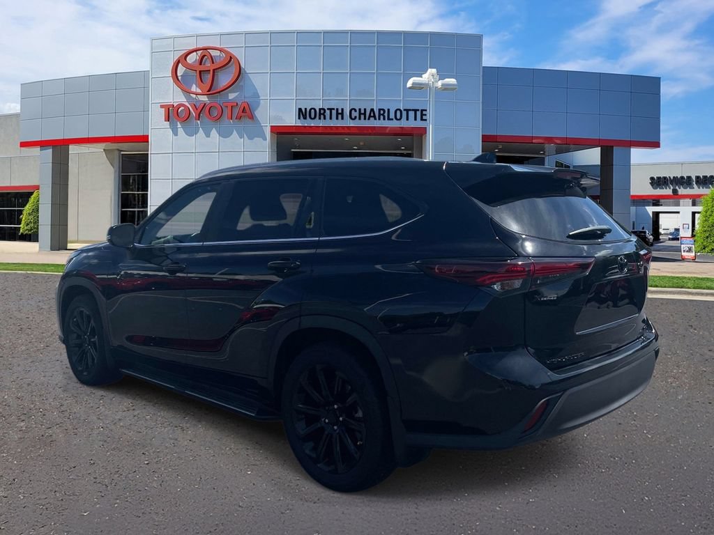 Used 2024 Toyota Highlander XLE FWD image 5