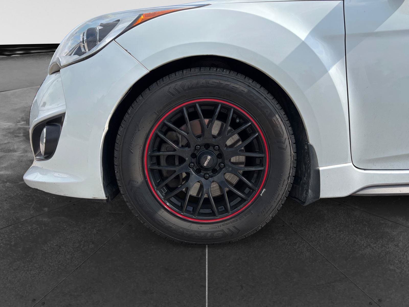 Used 2015 Hyundai Veloster Turbo FWD image 9