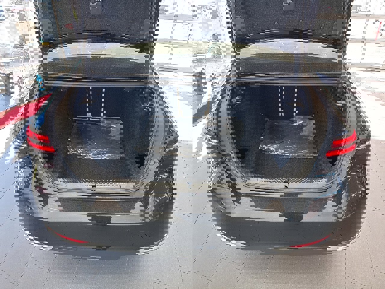 Certified 2025 BMW 530i xDrive 530i xDrive w/ Premium Package image 9