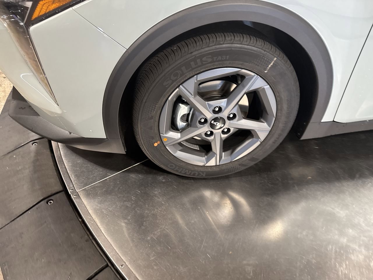 New 2025 Kia K4 LXS image 10