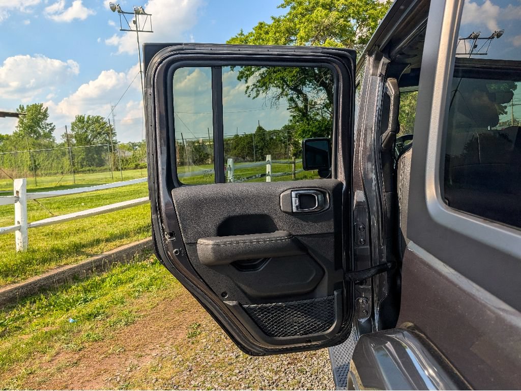 Used 2023 Jeep Wrangler Unlimited Sahara w/ Cold Weather Group AWD/4WD image 11
