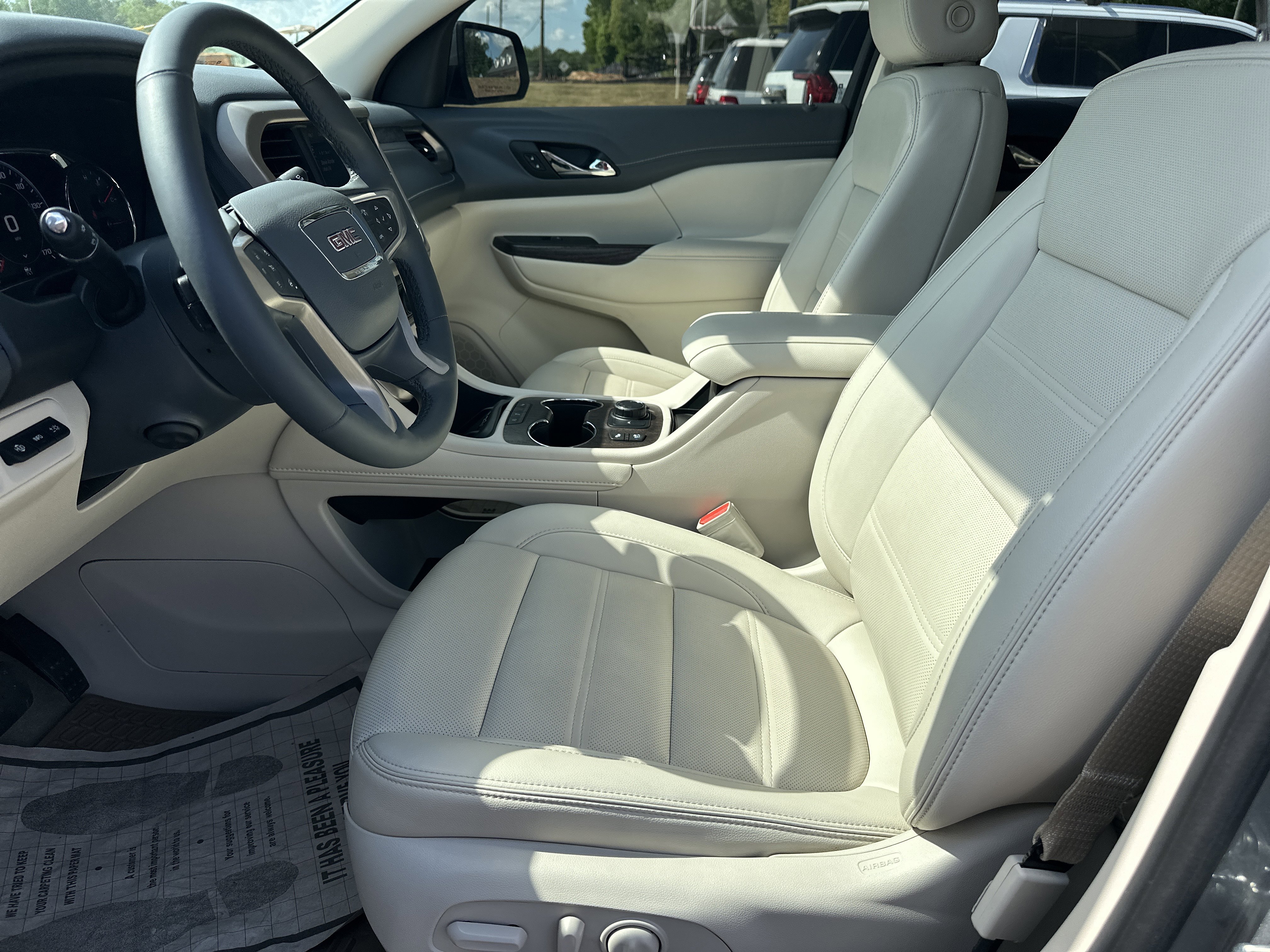 Used 2023 GMC Acadia Denali w/ Denali Ultimate Package FWD image 10