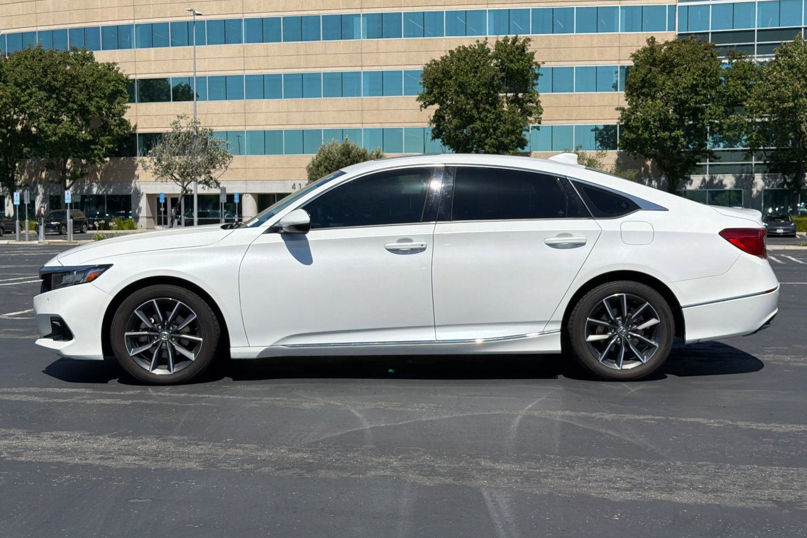 Used 2021 Honda Accord EX-L image 7