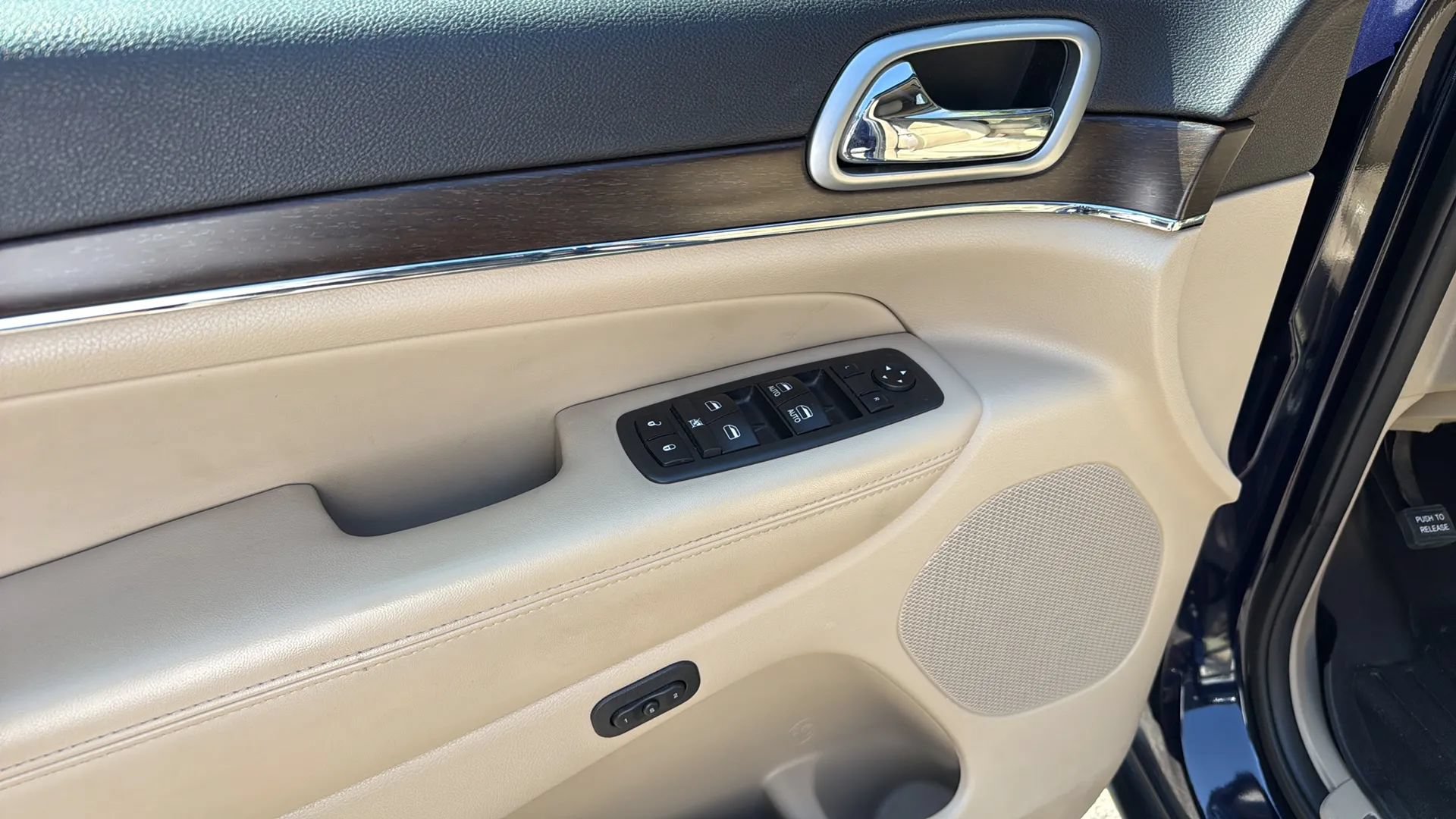 Used 2018 Jeep Grand Cherokee Limited AWD/4WD image 14