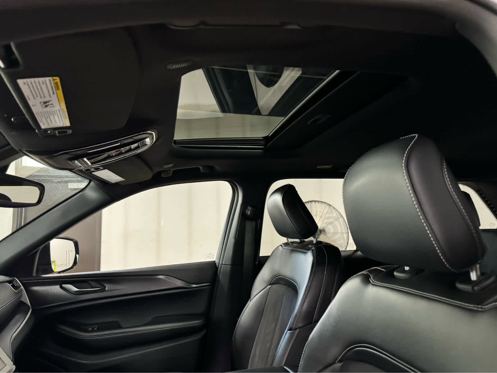 Used 2023 Jeep Grand Cherokee Altitude image 16