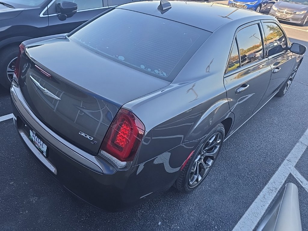 Used 2018 Chrysler 300 S RWD image 3