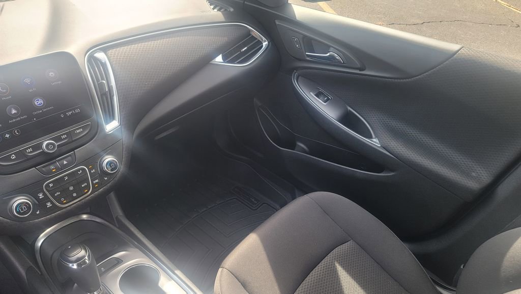 Used 2020 Chevrolet Malibu LT image 23