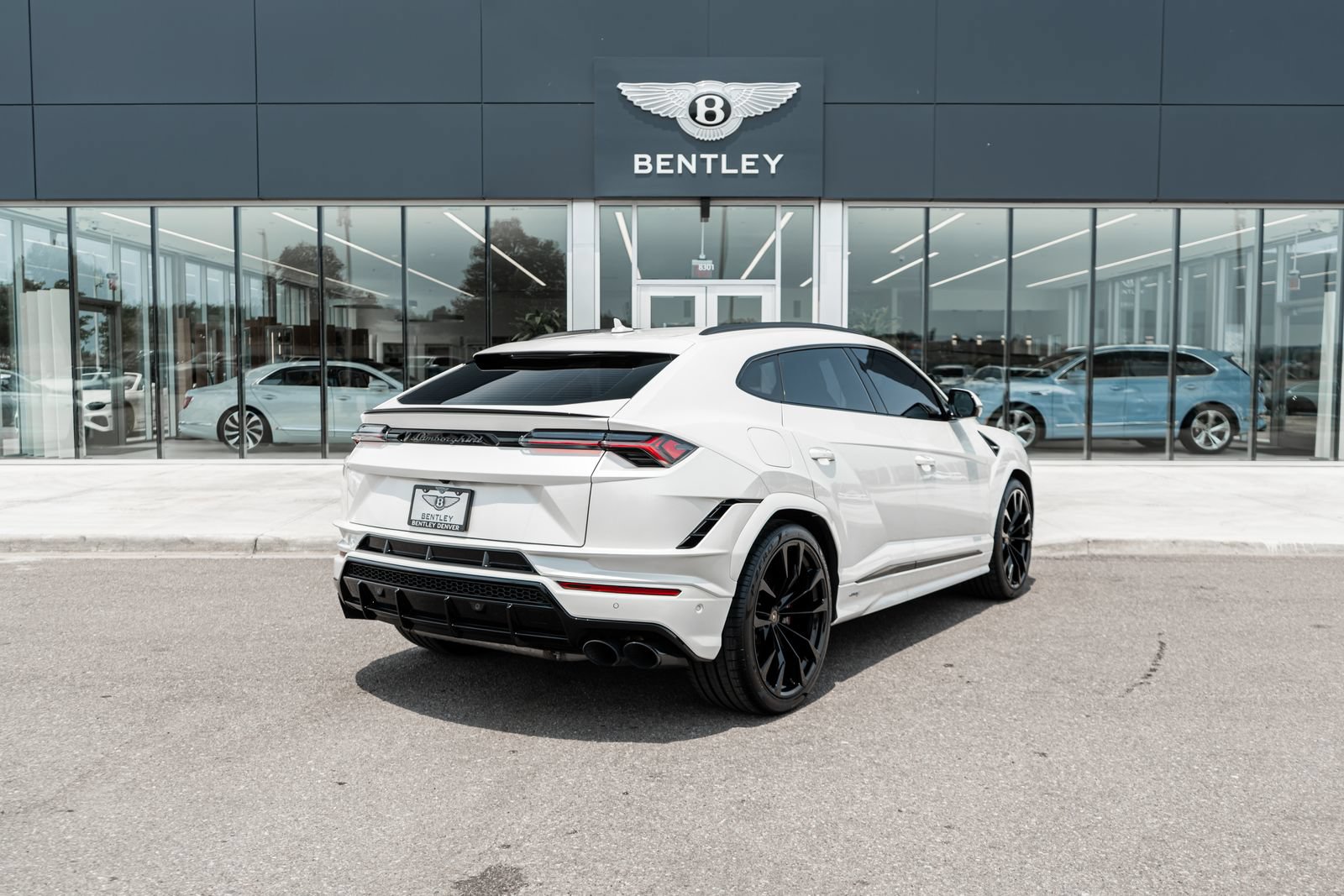 Used 2023 Lamborghini Urus S AWD/4WD image 3