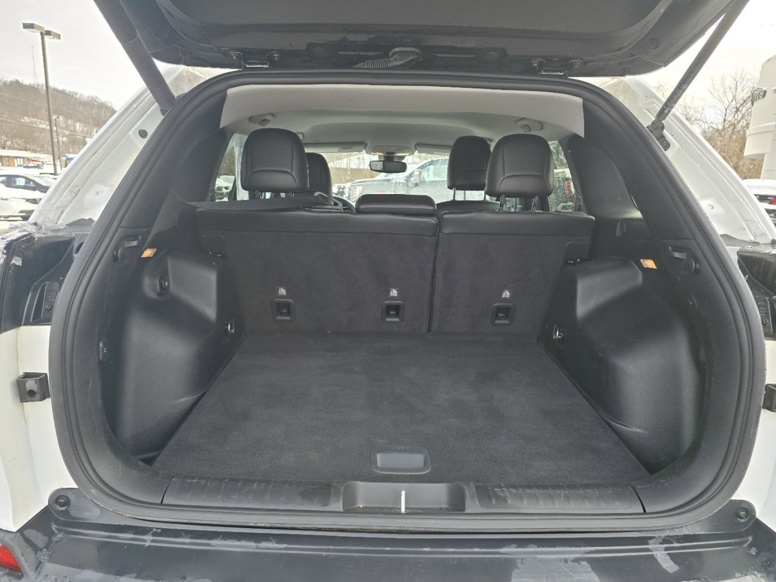 Used 2021 Jeep Cherokee Latitude Lux w/ Comfort/Convenience Group image 16