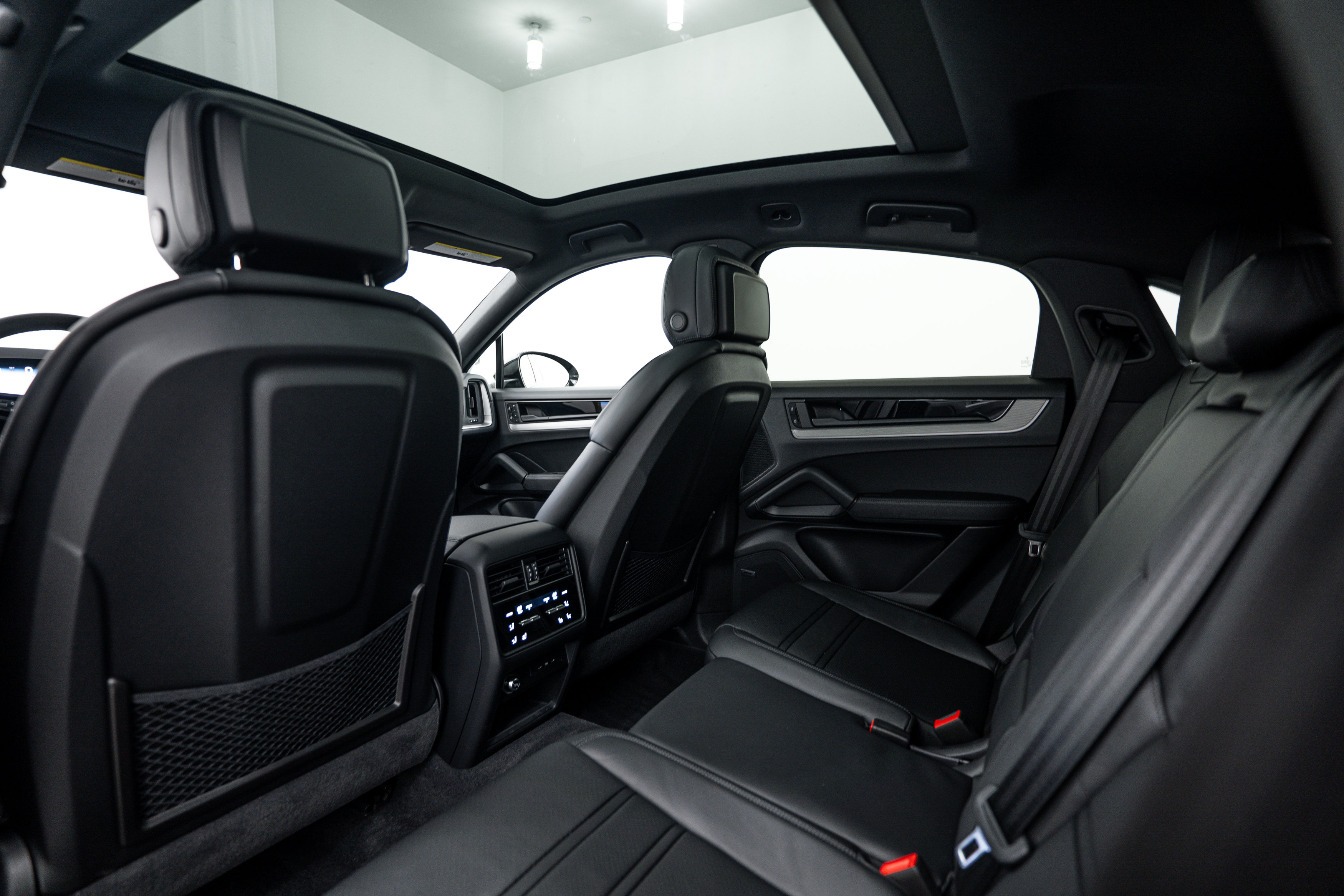 Certified 2025 Porsche Cayenne S AWD/4WD image 22